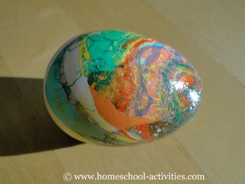 Kids Craft Ideas on Easter Crafts For Kids Is Decorating Eggs With Marbling