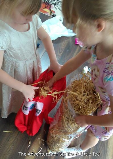 how to make a scarecrow with straw